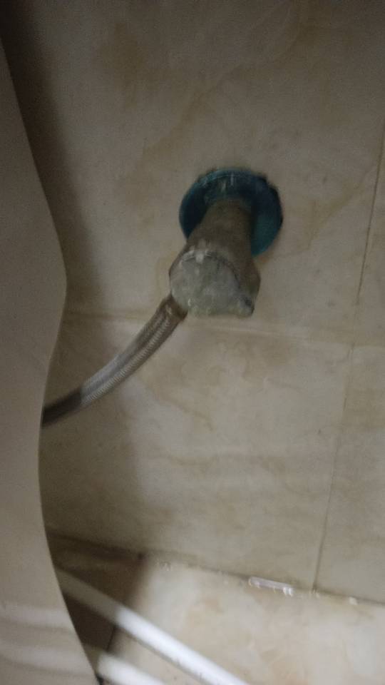 维修水电。安装各种电器