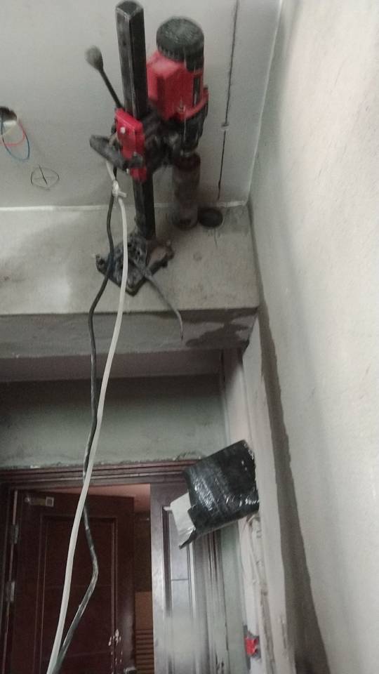 水钻开孔