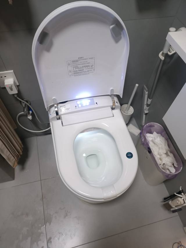 水电卫浴洁具灯具窗帘晾衣架指纹锁安装维修服务！家具拆装维修服务！