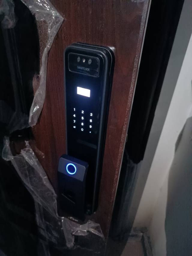 水电卫浴洁具灯具窗帘晾衣架指纹锁安装维修服务！家具拆装维修服务！