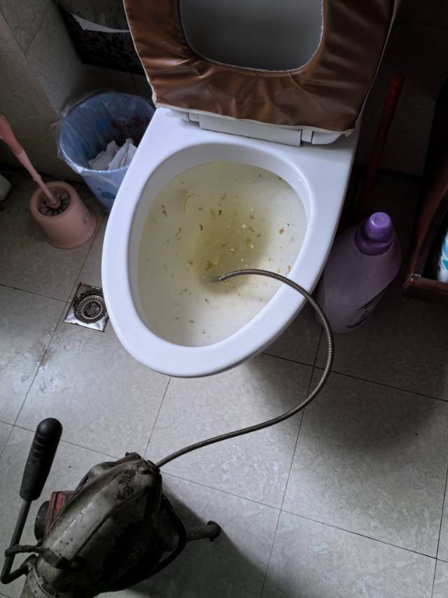 专业疏通各种下水管道，师傅非常专业，服务也不错。