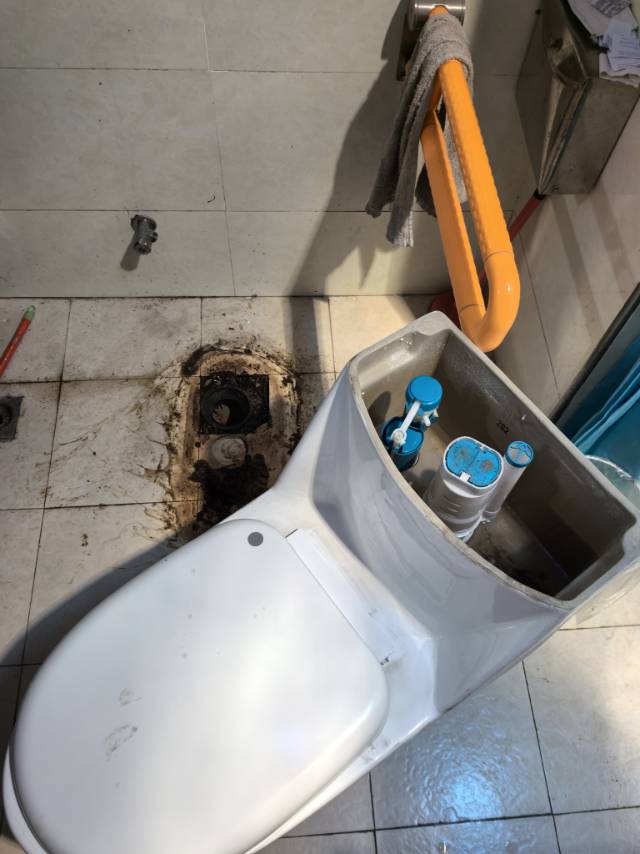专业疏通各种下水管道，师傅非常专业，服务也不错。