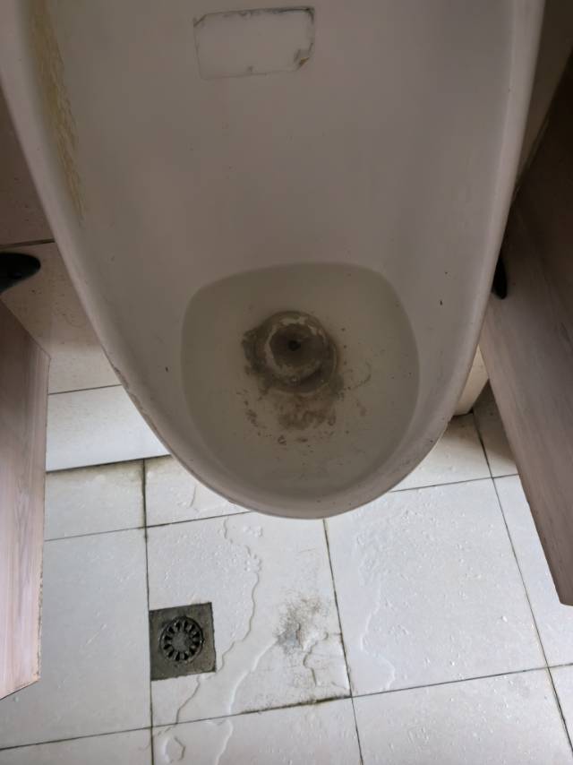 专业疏通各种下水管道，师傅非常专业，服务也不错。