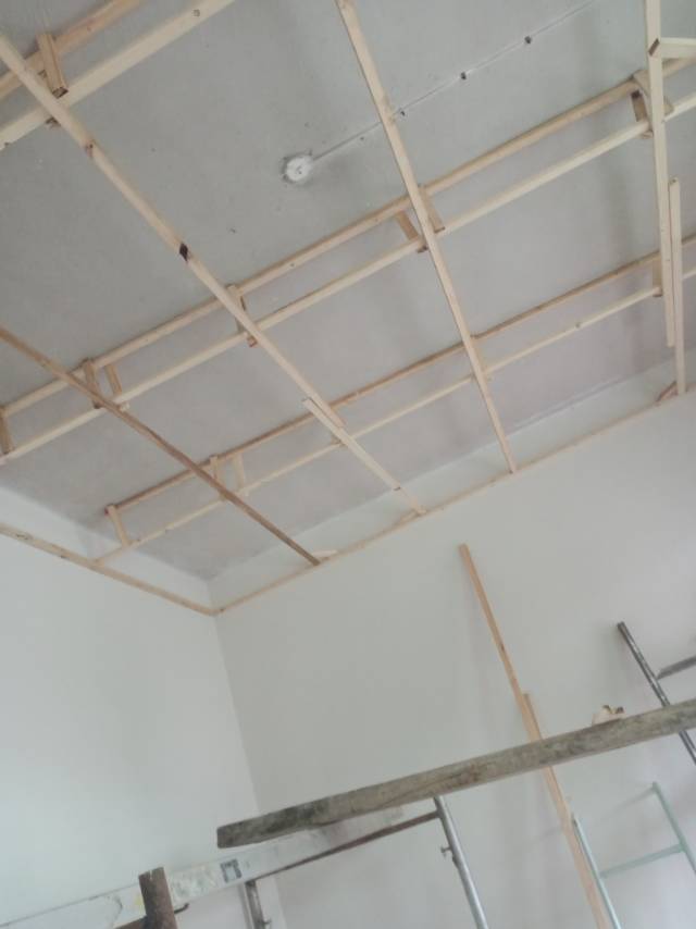 水电工，各种洁具安装维修，各种管道疏通，上下水安装改选，5O一2Oo各种水钻打孔，冬种板材吊顶，