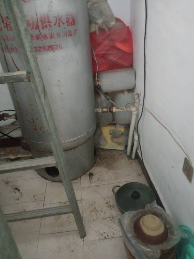 水电工，各种洁具安装维修，各种管道疏通，上下水安装改选，5O一2Oo各种水钻打孔，冬种板材吊顶，