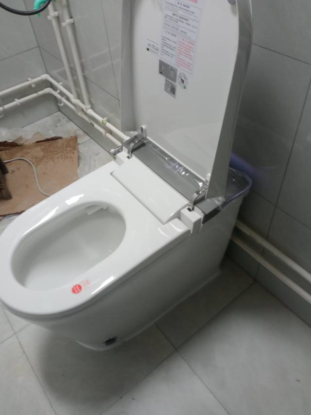 水电工，各种洁具安装维修，各种管道疏通，上下水安装改选，5O一2Oo各种水钻打孔，冬种板材吊顶，