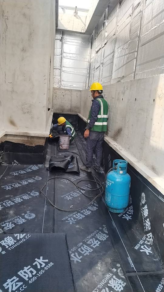 防水卷材施工现场
