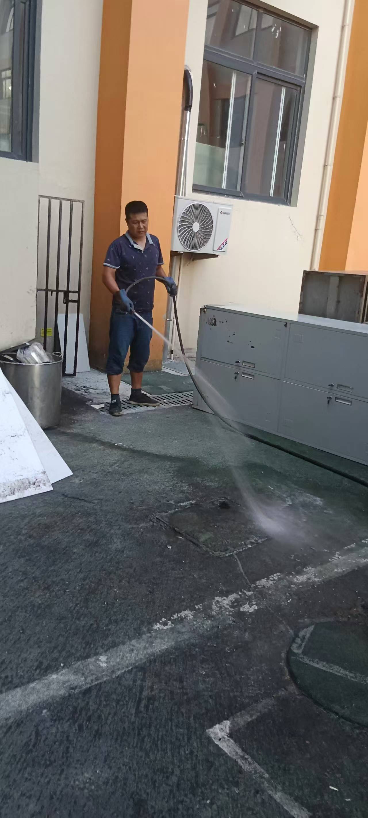 疏通下水道，马桶维修，水管维修，自来水精准定位，化粪池清理，污水池清理，高压清洗管道