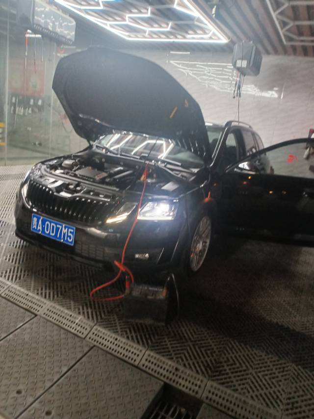 24小时汽车维修救援，补胎，搭电，拖车，送油