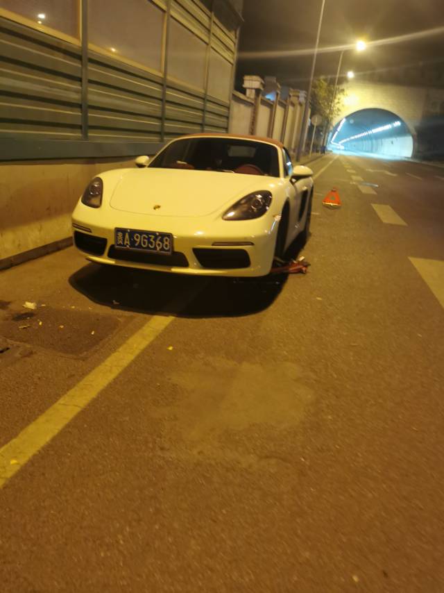 24小时汽车维修救援，补胎，搭电，拖车，送油
