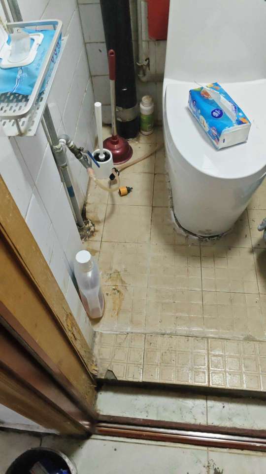 专业维修卫生间漏水，厨房漏水，外墙漏水。各种疑难杂症漏水问题