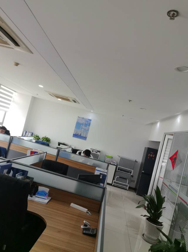 给客户安装灯具