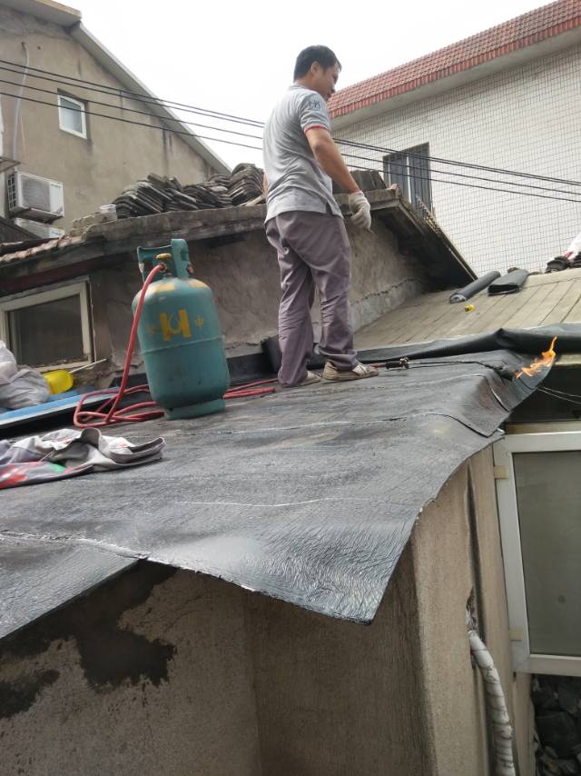 上海防水补漏屋专业顶防水外墙防水卫生间漏水维修