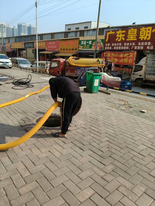 清理化粪池，疏通下水道，厕所，洗手盆等