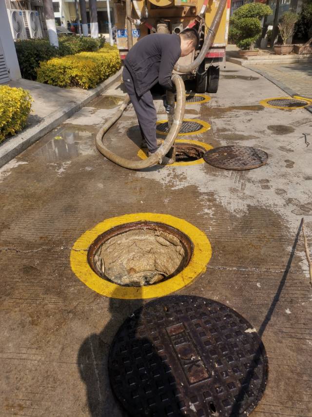 厦门专业疏通管道下水道，全市最低价，不通不收费24小时