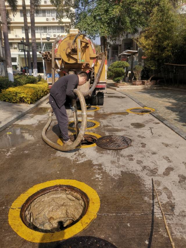 厦门专业疏通管道下水道，全市最低价，不通不收费24小时