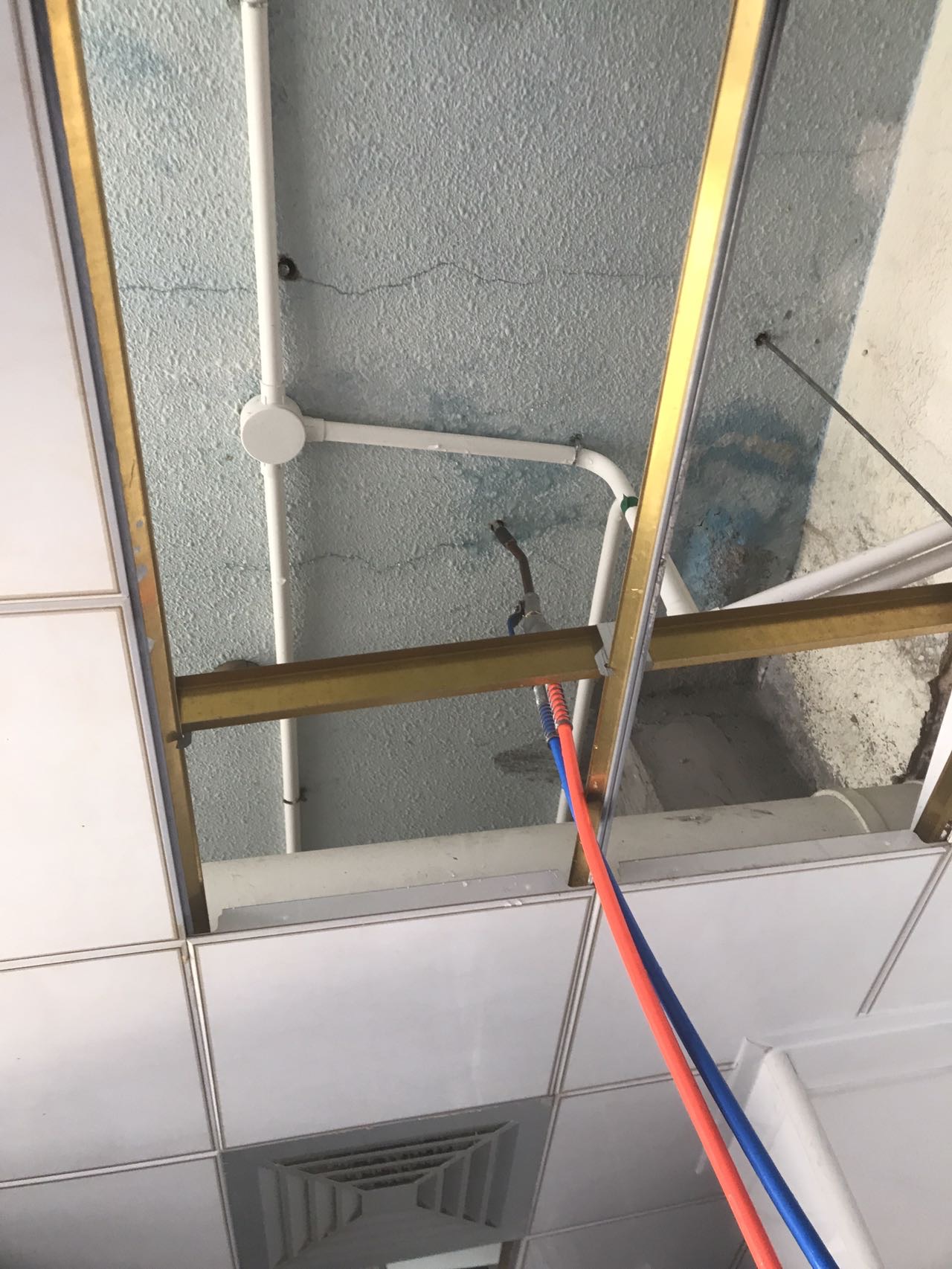 房屋漏水维修，专业防水补漏