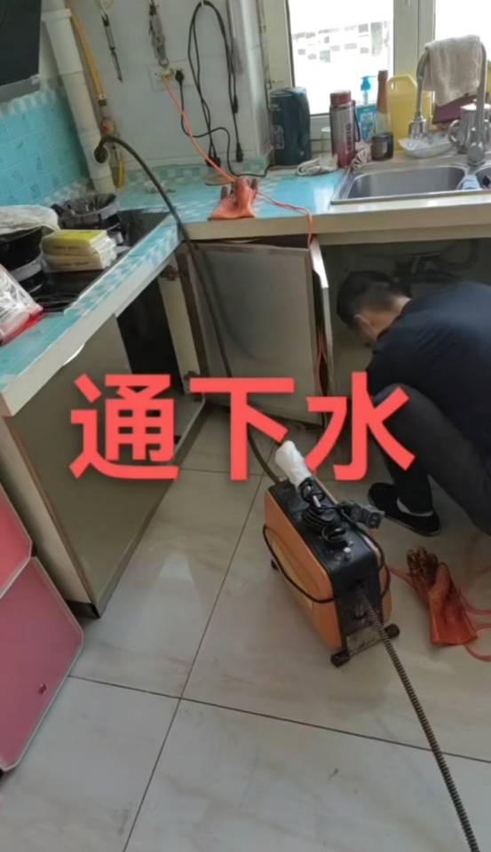 专业检测各种漏水，水暖维修，清洗地热，疏通下水，马桶，更换水龙头，做各种防水，