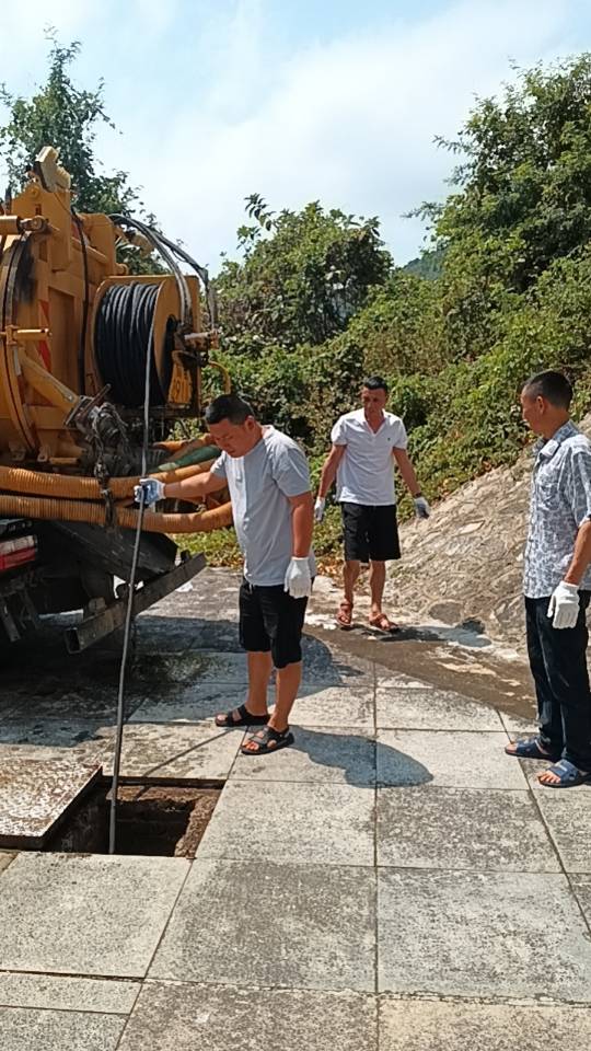 专业疏通下水道抽粪池油池泥浆，高压车疏通各种管道，管道维修