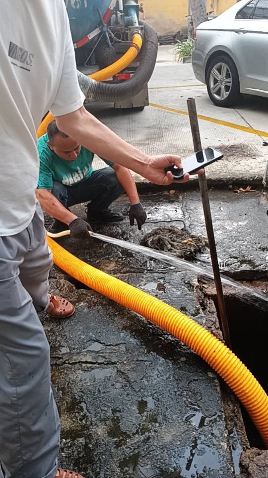 专业疏通下水道抽粪池油池泥浆，高压车疏通各种管道，管道维修