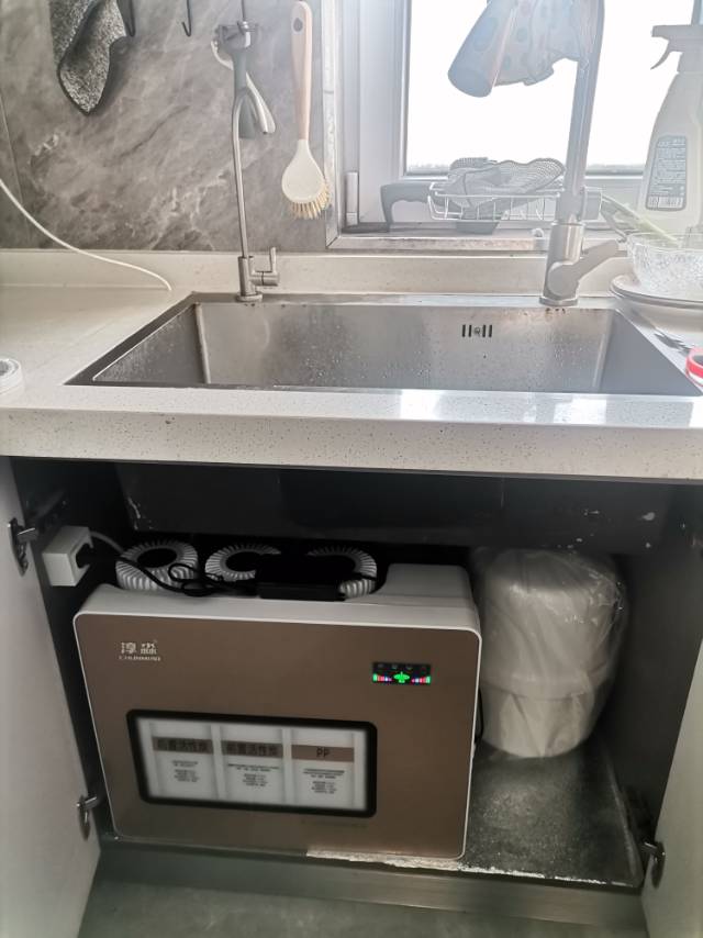 净水机维修换滤芯