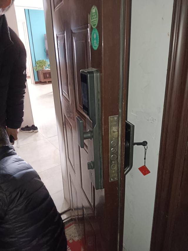 安装智能锁