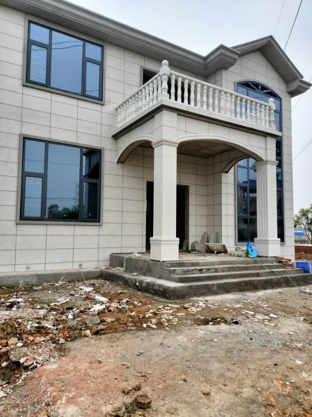 装修前装修后，钢结构车库效果图