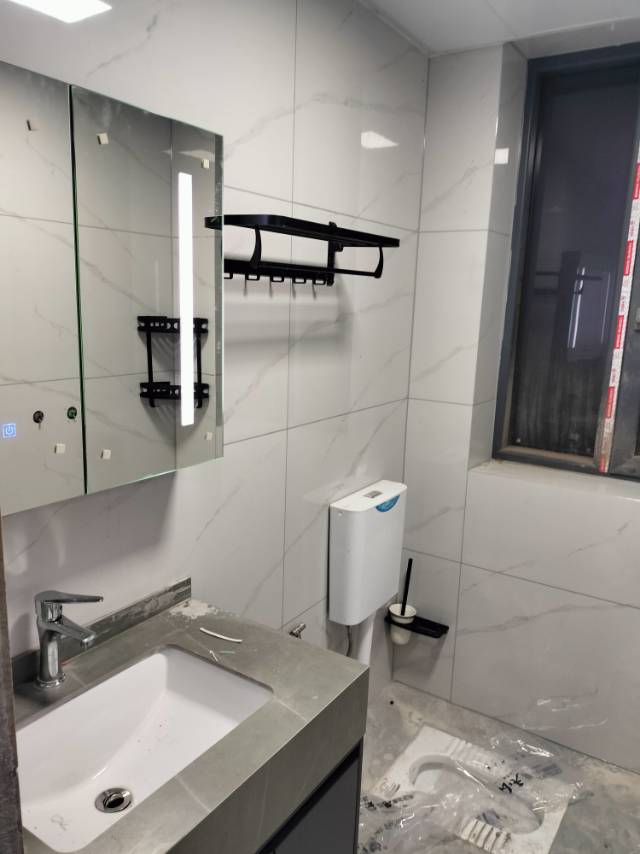 装修前装修后，钢结构车库效果图