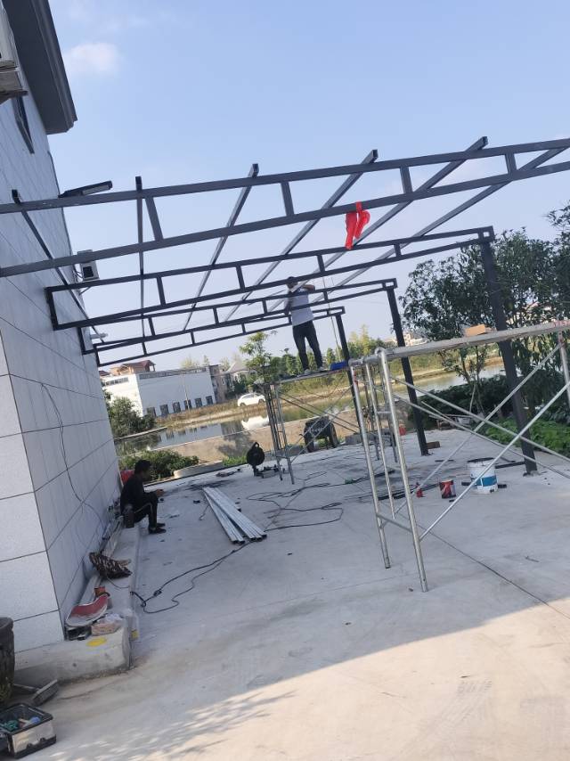 装修前装修后，钢结构车库效果图