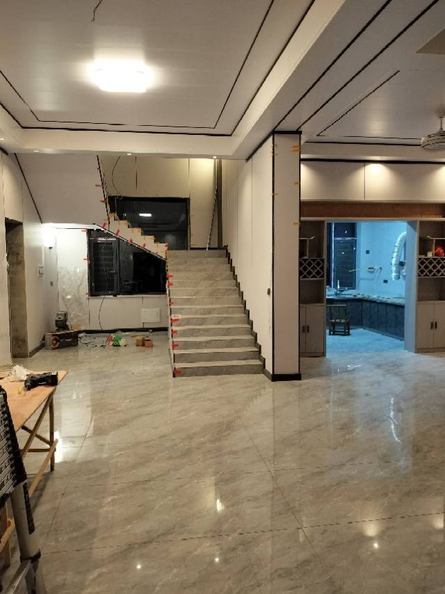 装修前装修后，钢结构车库效果图