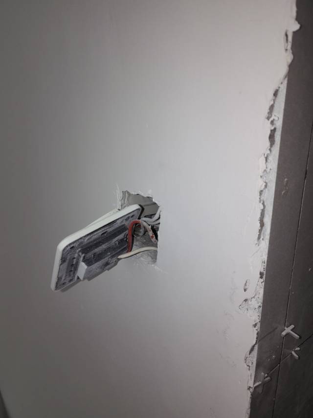 维修家庭电路漏电跳闸