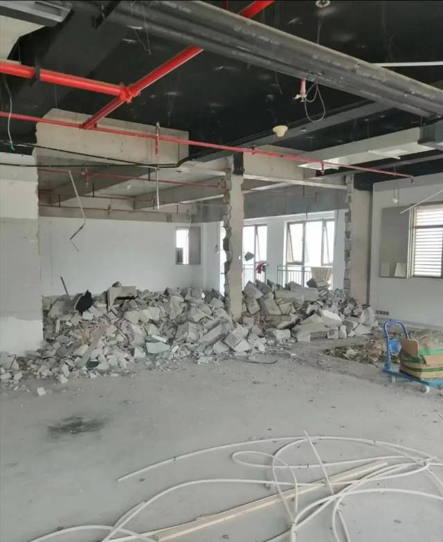 专业团队砸墙拆除