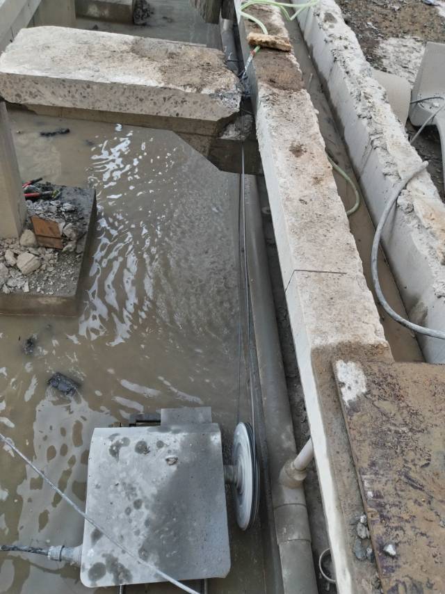 专业水钻打孔拆除混凝土切割马路切割地面开槽