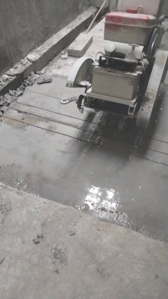 专业水钻打孔拆除混凝土切割马路切割地面开槽