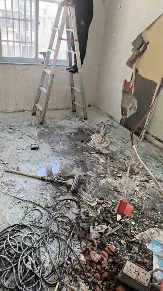 拆除敲墙废品回收各种电器