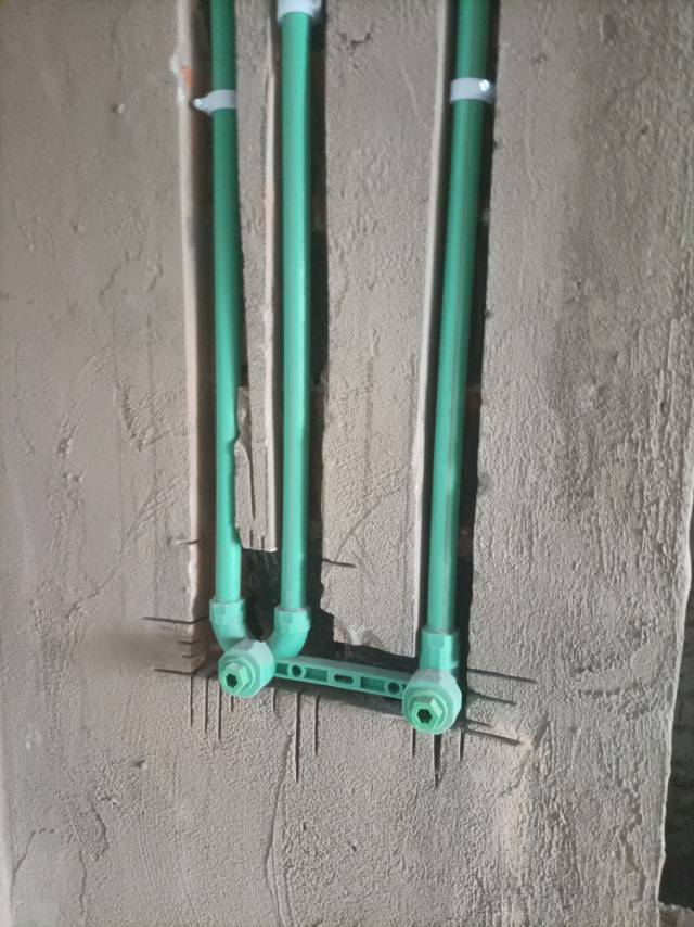  水电维修工金师傅
