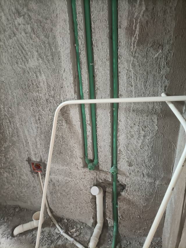  水电维修工金师傅