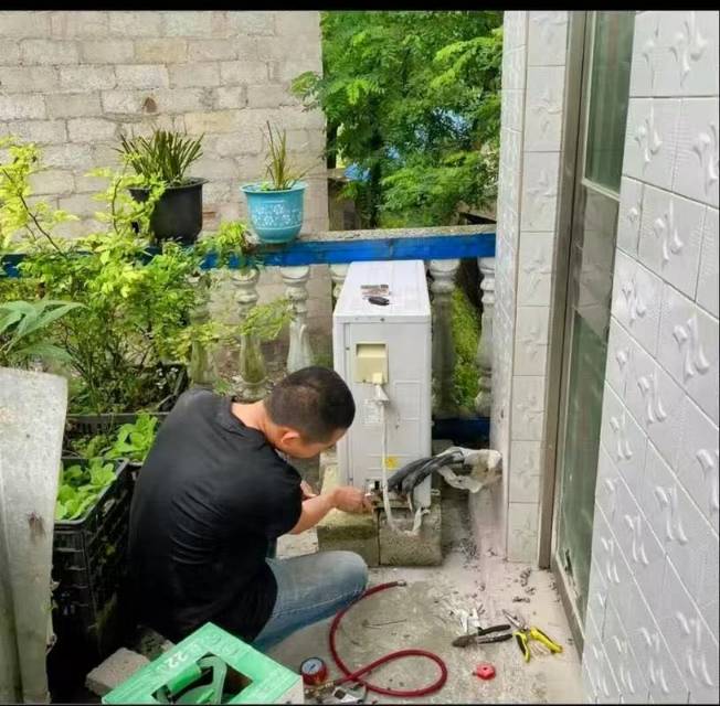 空调维修拆装清洗保养加氟