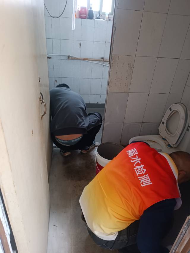 卫生间漏水，重做防水