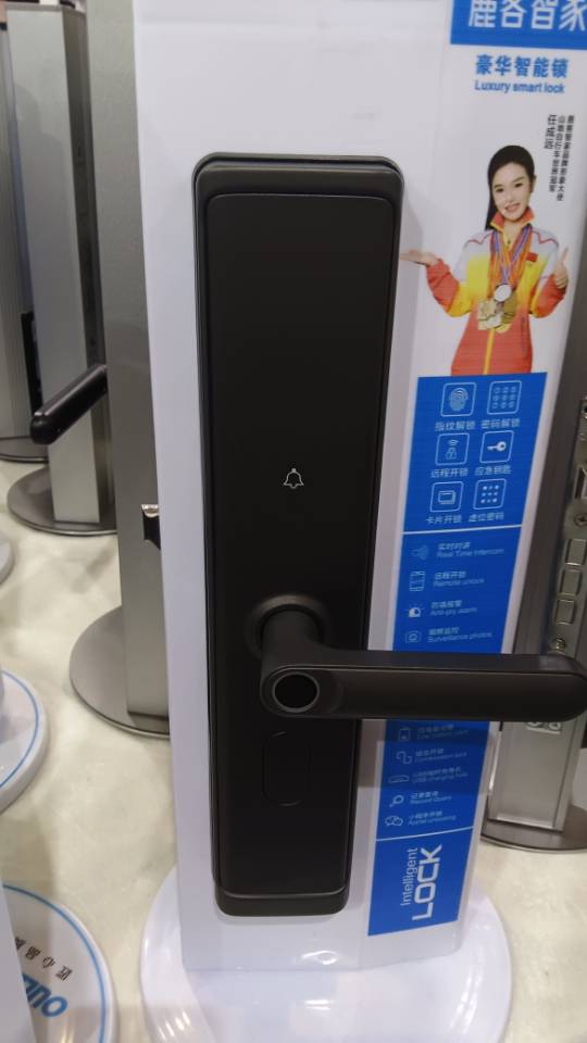 展示装锁修锁的技术