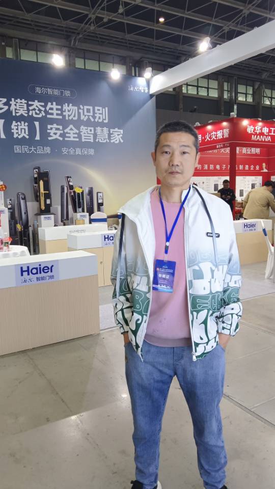 展示装锁修锁的技术