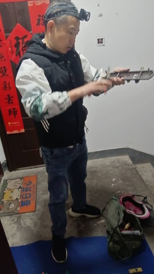 展示装锁修锁的技术