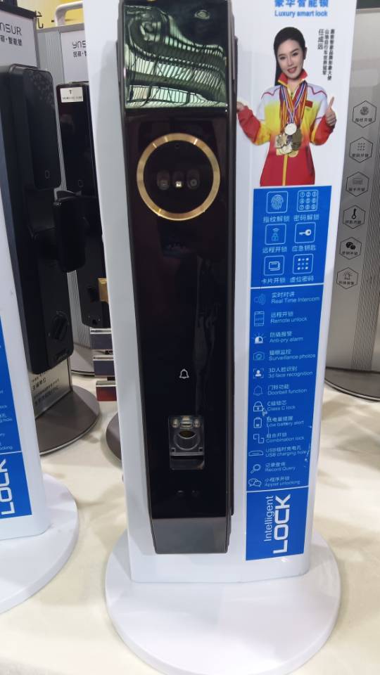 展示装锁修锁的技术