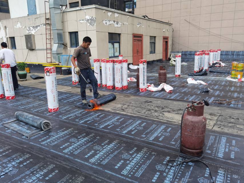 延安市中心街农业银行楼顶施工现场