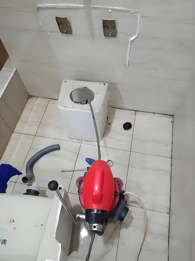 专业团队承接管道疏通（学校，医院，工业园区，酒店，别墅，承包物业小区：清理化粪池，抽污水池，抽隔油池。）高压车疏通大小下水管道，高压车清洗地面，承接小区、办公楼、公寓、物业管理及维修维护等等，祝您生意兴隆！欢迎来电咨询，期待合作！电话