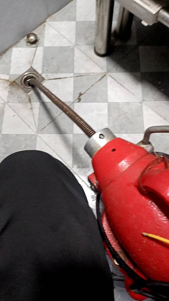 疏通厕所下水道