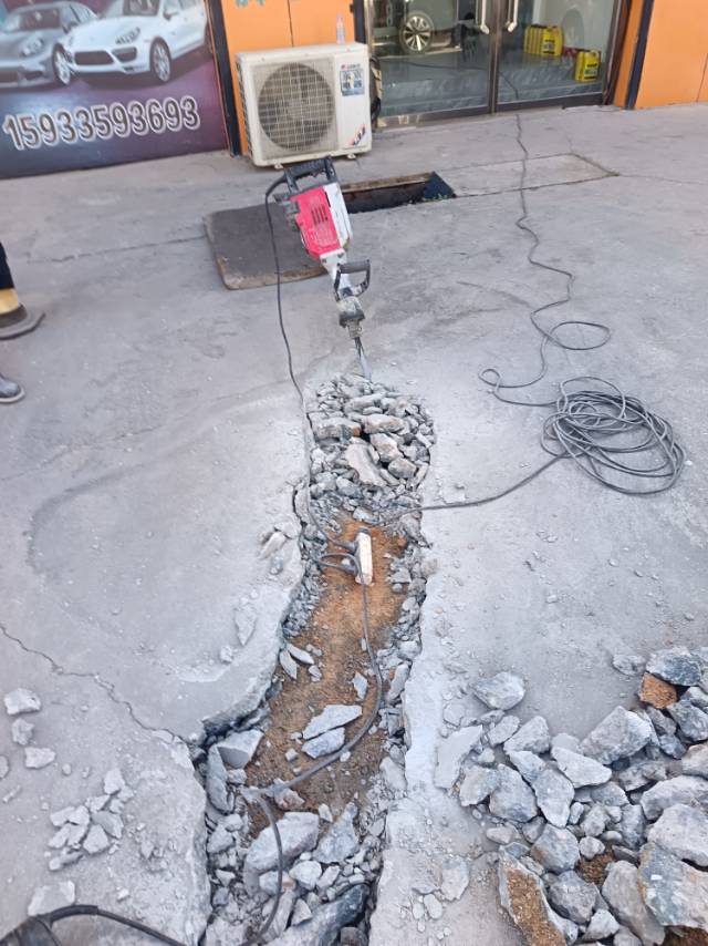 满城区百顺家政下水道疏通上下水改造开锁换锁太阳能热水器漏水维修水管漏水维修卫生间除臭等等