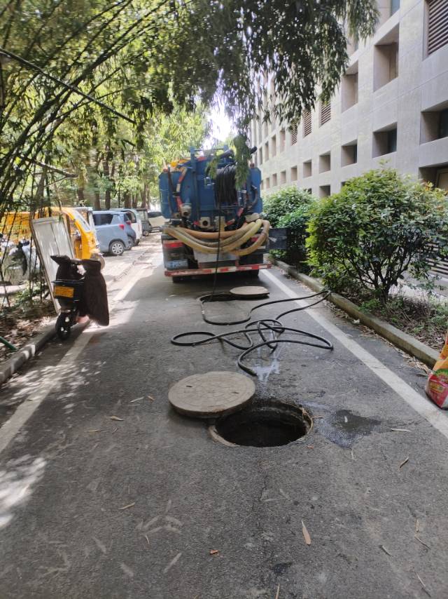 专业高压疏通各种下水管道，化粪池清理，地漏马桶维修