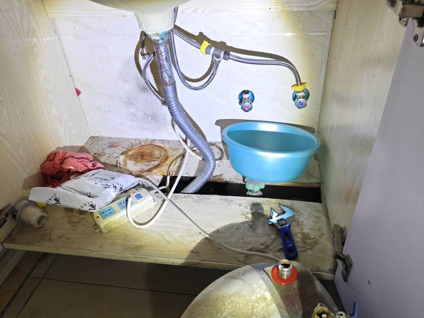 无锡漏水维修  免费上门