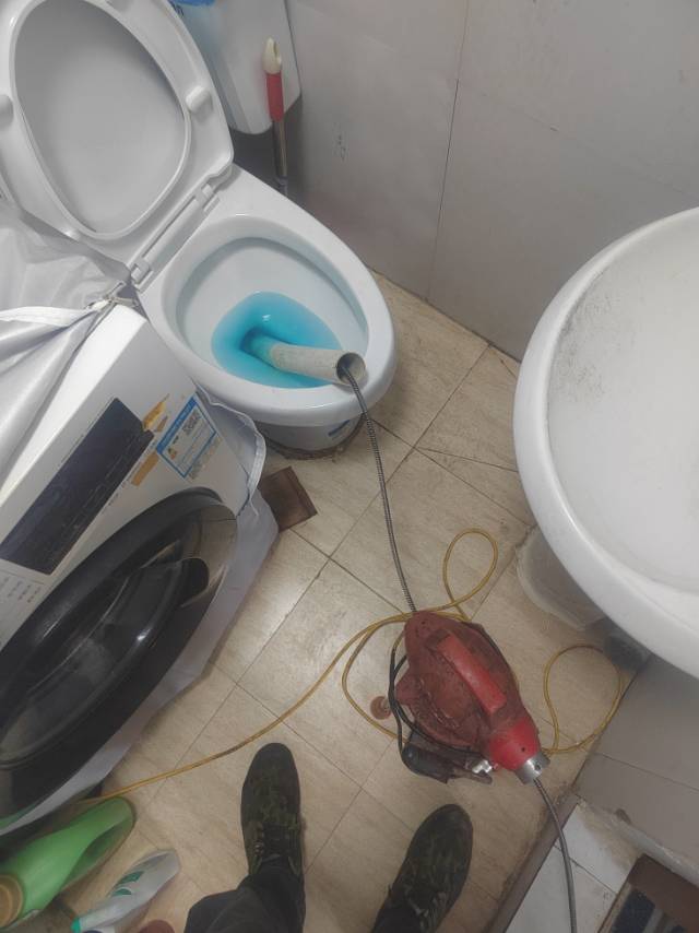 专业疏通管道，高压清洗疏通